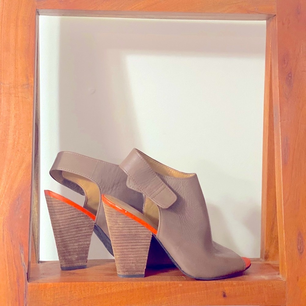 Tan Heels - Picture 2 of 3